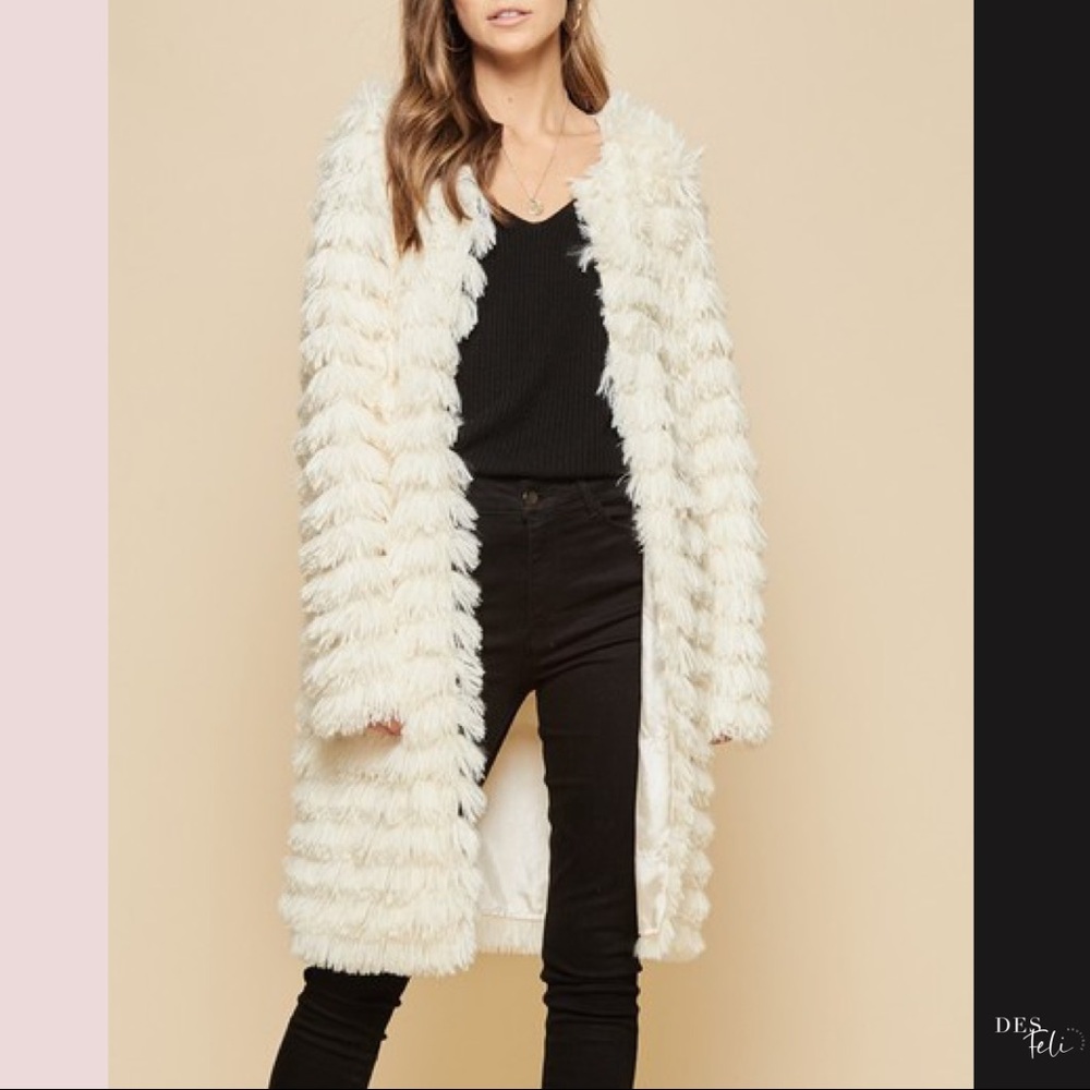 Store Closing - Last 2‼️ Ivory Faux Fur Jacket - Picture 7 of 8